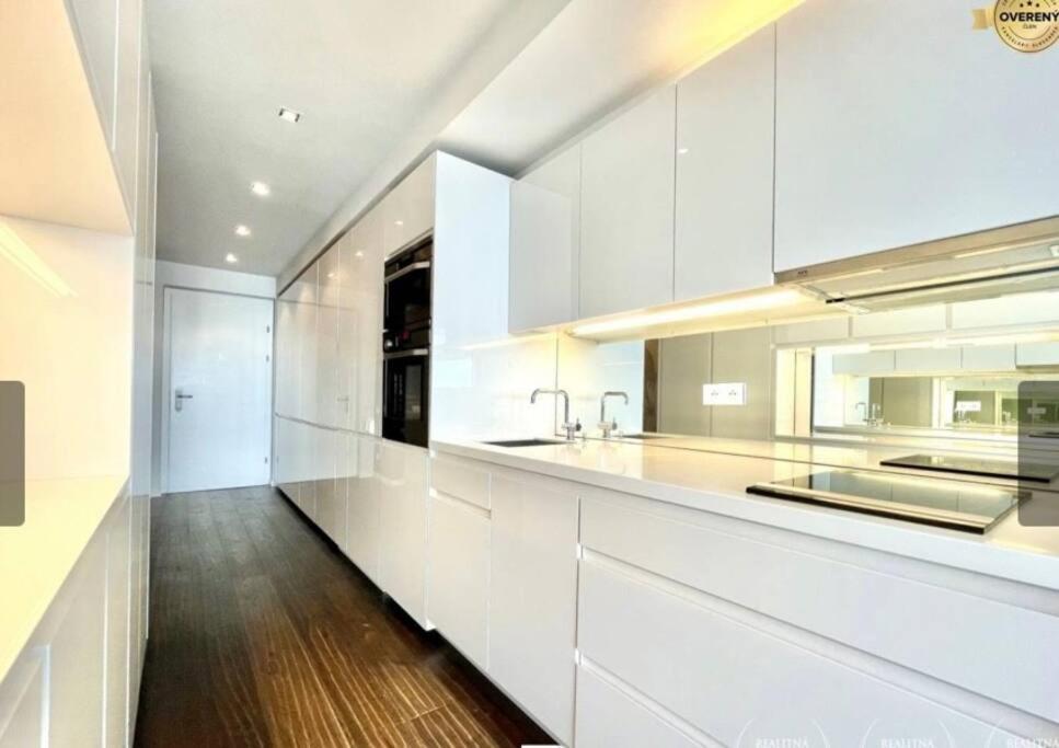 Апартаменты Eurovea Cozy Studio Братислава Экстерьер фото
