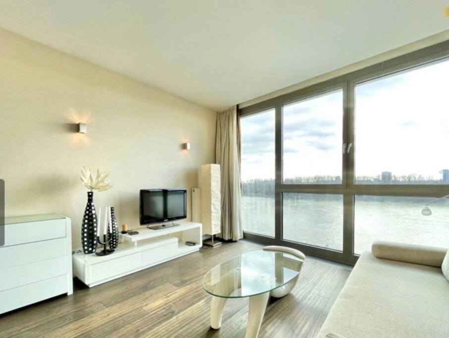 Апартаменты Eurovea Cozy Studio Братислава Экстерьер фото