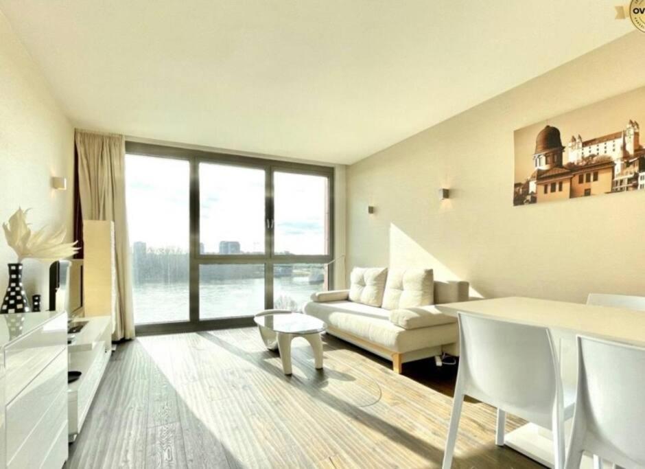Апартаменты Eurovea Cozy Studio Братислава Экстерьер фото